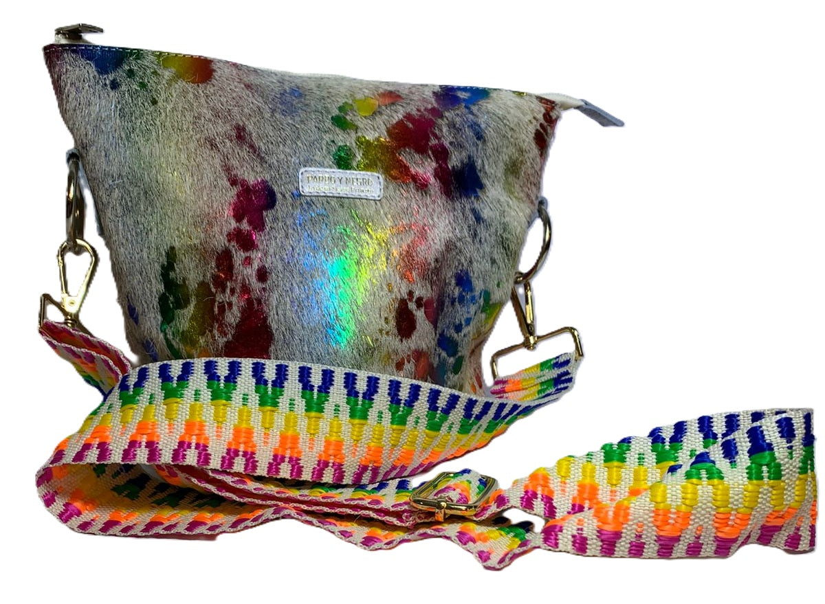 Bolso en cuero natural con pelo y pinticas